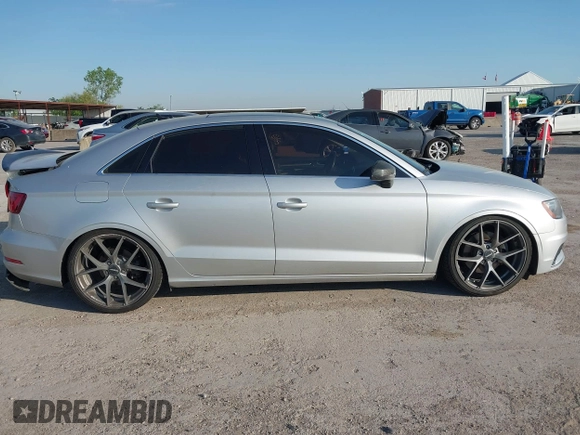 2015 Audi A3 Premium z VIN WAUACGFF5F1015240, wystawiony jako IAAI lot #42032916 z przebiegiem 129 656 mil mil oraz . Historia ofert i sprzedaży dostępna na DreamBid. Obrazek 13.