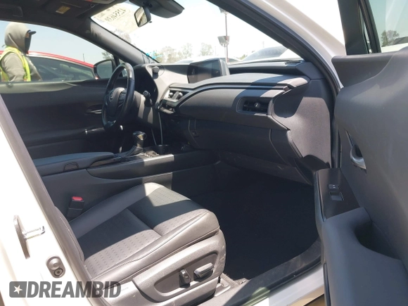 2020 Lexus UX 200 z VIN JTHX3JBH3L2029076, wystawiony jako IAAI lot #42554639 z przebiegiem 62 861 mil mil oraz . Historia ofert i sprzedaży dostępna na DreamBid. Obrazek 5.