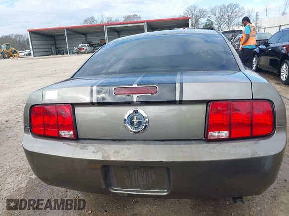 2005 Ford Mustang Deluxe with VIN 1ZVFT80N955159084, listed as a IAAI auction lot 41501154 with 222,942 mi miles. Bid and sale history available at carsss.com. Image 17.