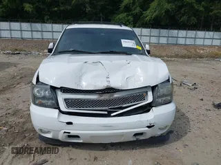 2014 Chevrolet Suburban LT with VIN 1GNSCJE08ER185472, listed as a IAAI auction lot 39849223 with 198,853 mi miles. Bid and sale history available at carsss.com. Image 12.