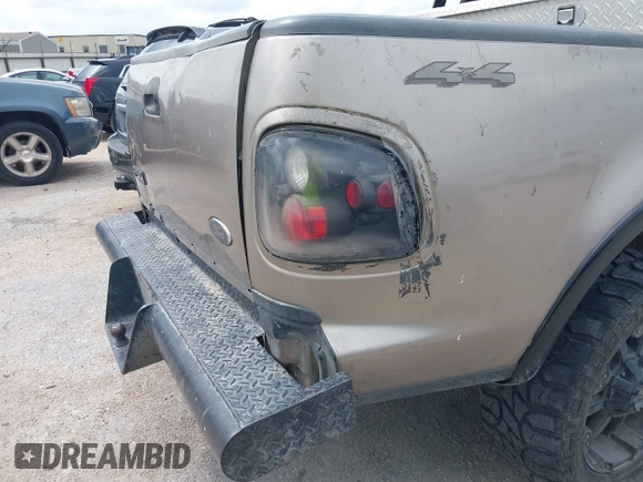 2003 Ford F-150 XLT with VIN 1FTRW08653KA87935, listed as a IAAI auction lot 42101353 with 1 mi miles. Bid and sale history available at carsss.com. Image 12.