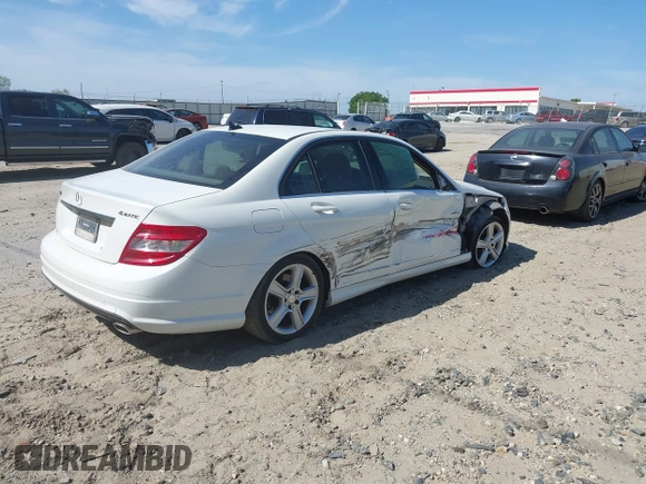 2010 Mercedes-Benz C 300 Sport z VIN WDDGF8BB2AF441997, wystawiony jako IAAI lot #42070921 z przebiegiem 104 467 mil mil oraz . Historia ofert i sprzedaży dostępna na DreamBid. Obrazek 4.