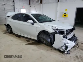 2022 Toyota Camry SE z VIN 4T1T11AKXNU002446, wystawiony jako Copart lot #53998025 z przebiegiem 50 759 mil mil oraz Szkoda całkowita • Salvage title. Historia ofert i sprzedaży dostępna na DreamBid. Obrazek 4.