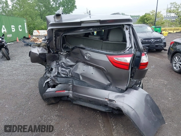 2018 Toyota Sienna XLE Auto Access Seat with VIN 5TDYZ3DC8JS916681, listed as a IAAI auction lot 42257674 with 124,262 mi miles and . Bid and sale history available at DreamBid. Image 16.