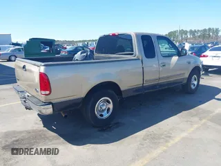 2000 Ford F-150 XL z VIN 1FTRX17L8YNB02069, wystawiony jako IAAI lot #41813272 z przebiegiem 279 042 mil mil oraz . Historia ofert i sprzedaży dostępna na DreamBid. Obrazek 4.