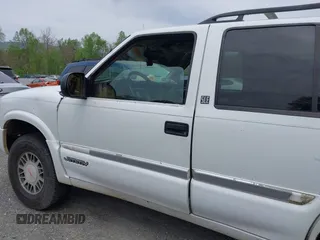 1999 GMC Jimmy SLE with VIN 1GKDT13WXX2521082, listed as a IAAI auction lot 42079903 with 160,055 mi miles. Bid and sale history available at carsss.com. Image 12.