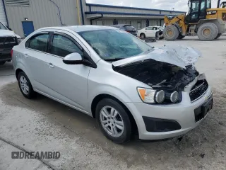 2015 Chevrolet Sonic LT z VIN 1G1JC5SHXF4108194, wystawiony jako Copart lot #54174955 z przebiegiem 146 443 mil mil oraz Szkoda całkowita • Salvage title. Historia ofert i sprzedaży dostępna na DreamBid. Obrazek 4.