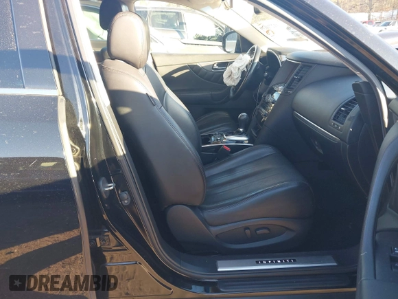 2013 Infiniti FX z VIN JN8CS1MUXDM140215, wystawiony jako IAAI lot #41271039 z przebiegiem 134 887 mil mil oraz . Historia ofert i sprzedaży dostępna na DreamBid. Obrazek 5.