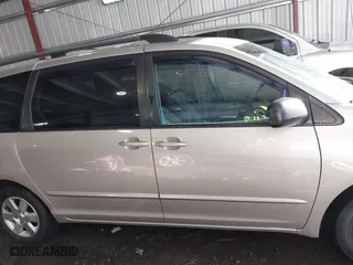 2010 Toyota Sienna CE with VIN 5TDKK4CC5AS301619, listed as a IAAI auction lot 41730180 with 177,117 mi miles. Bid and sale history available at carsss.com. Image 13.