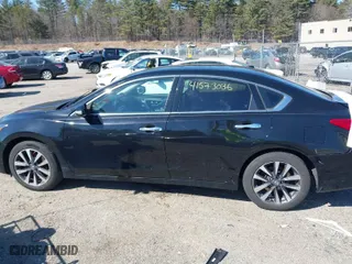 2017 Nissan Altima 2.5 SR with VIN 1N4AL3AP4HC290929, listed as a IAAI auction lot 41573036 with 77,029 mi miles. Bid and sale history available at carsss.com. Image 14.