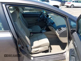 2009 Honda Civic LX z VIN 1HGFA16519L004488, wystawiony jako IAAI lot #42231008 z przebiegiem 239 870 mil mil oraz . Historia ofert i sprzedaży dostępna na DreamBid. Obrazek 5.