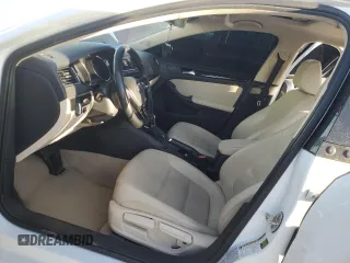 2016 Volkswagen Jetta SEL z VIN 3VWL07AJXGM219128, wystawiony jako Copart lot #49392665 z przebiegiem 131 518 mil mil oraz Szkoda całkowita • Salvage title. Historia ofert i sprzedaży dostępna na DreamBid. Obrazek 7.