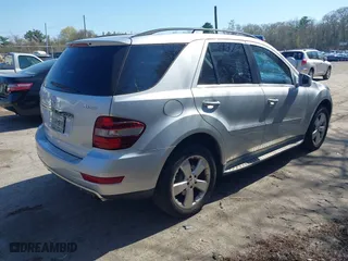 2011 Mercedes-Benz M-Class ML 350 with VIN 4JGBB8GB2BA702483, listed as a IAAI auction lot 42098725 with 187,399 mi miles. Bid and sale history available at carsss.com. Image 4.
