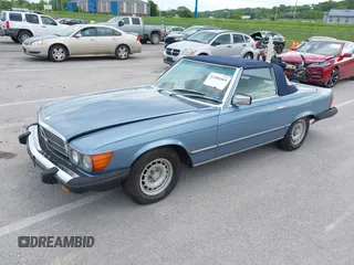 1985 Mercedes-Benz 380 z VIN WDBBA45C7FA020232, wystawiony jako IAAI lot #42206469 z przebiegiem 139 733 mil mil oraz . Historia ofert i sprzedaży dostępna na DreamBid. Obrazek 2.
