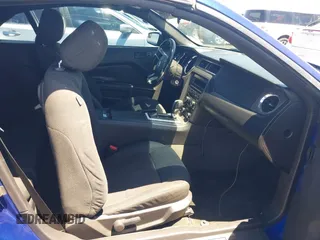 2014 Ford Mustang V6 z VIN 1ZVBP8EM8E5238393, wystawiony jako IAAI lot #42502830 z przebiegiem 150 481 mil mil oraz . Historia ofert i sprzedaży dostępna na DreamBid. Obrazek 5.