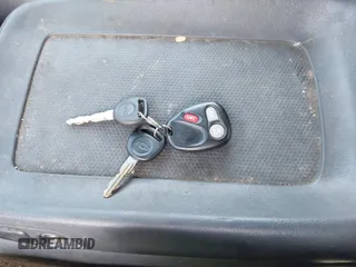 2000 Chevrolet Silverado 2500 LS z VIN 1GCGK29U7YE398008, wystawiony jako IAAI lot #42432596 z przebiegiem 217 691 mil mil oraz . Historia ofert i sprzedaży dostępna na DreamBid. Obrazek 11.