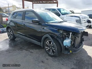 2018 Nissan Kicks SV with VIN 3N1CP5CU0JL495926, listed as a IAAI auction lot 41807108 with 77,223 mi miles. Bid and sale history available at carsss.com. Image 1.