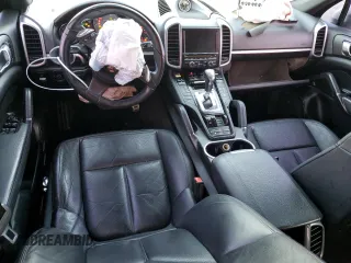 2013 Porsche Cayenne S с VIN WP1AB2A28DLA85229, выставлен на аукционе Copart как лот 50935415 с пробегом 215 629 миль миль и Списание • Salvage title. История ставок и продаж доступна на DreamBid. Изображение 8.