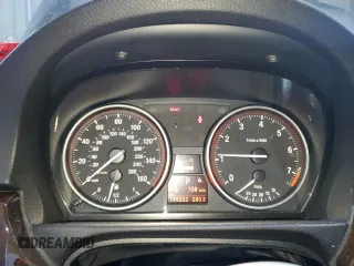 2011 BMW 3 Series 328i xDrive z VIN WBAPK5C55BF123867, wystawiony jako Copart lot #54008675 z przebiegiem 136 222 mil mil oraz Szkoda całkowita • Salvage title. Historia ofert i sprzedaży dostępna na DreamBid. Obrazek 9.