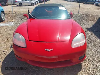 2006 Chevrolet Corvette z VIN 1G1YY36U765107185, wystawiony jako IAAI lot #42176318 z przebiegiem 104 807 mil mil oraz . Historia ofert i sprzedaży dostępna na DreamBid. Obrazek 11.