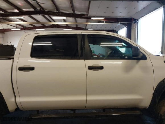 2013 Toyota Tundra 4WD Truck with VIN 5TFDY5F10DX274318, listed as a IAAI auction lot 41729475 with 253,873 mi miles. Bid and sale history available at carsss.com. Image 14.