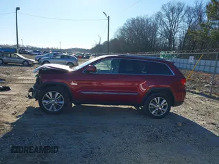 2013 Jeep Grand Cherokee Laredo with VIN 1C4RJEAG3DC631987, listed as a IAAI auction lot 41240182 with 186,193 mi miles. Bid and sale history available at carsss.com. Image 15.