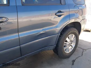 2005 Mercury Mariner Luxury with VIN 4M2CU57135DJ07230, listed as a IAAI auction lot 41461657 with 267,105 mi miles. Bid and sale history available at carsss.com. Image 6.