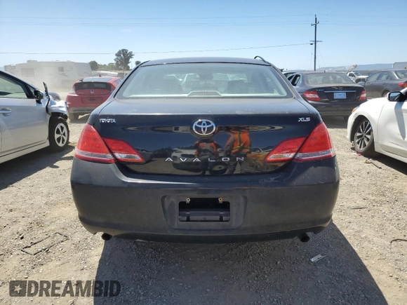 2007 Toyota Avalon XL z VIN 4T1BK36B37U221068, wystawiony jako Copart lot #58092985 z przebiegiem 168 743 mil mil oraz Szkoda całkowita • Salvage title. Historia ofert i sprzedaży dostępna na DreamBid. Obrazek 6.