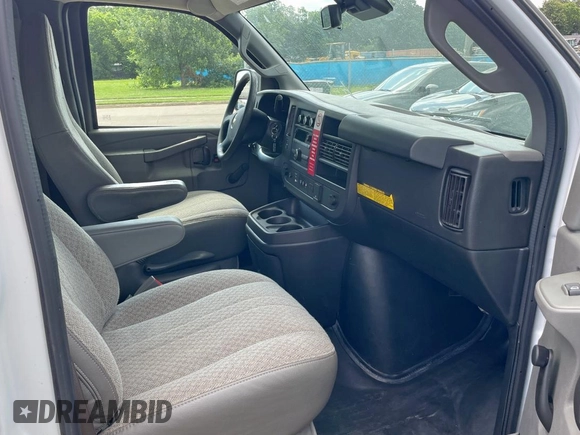 2019 Chevrolet Express Cargo with VIN 1GCWGAFP8K1370612, listed as a Copart auction lot 62214645 with 104,484 mi miles and Clean title. Bid and sale history available at DreamBid. Image 5.