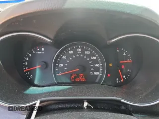 2014 Kia Sorento LX z VIN 5XYKT4A74EG461352, wystawiony jako Copart lot #53847275 z przebiegiem 100 700 mil mil oraz Szkoda całkowita • Salvage title. Historia ofert i sprzedaży dostępna na DreamBid. Obrazek 9.