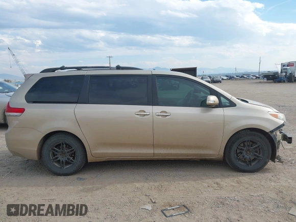 2013 Toyota Sienna XLE AAS with VIN 5TDYK3DC1DS333877, listed as a IAAI auction lot 40481401 with 183,658 mi miles and . Bid and sale history available at carsss.com. Image 14.
