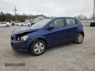 2013 Chevrolet Sonic LS z VIN 1G1JA6SG8D4132445, wystawiony jako Copart lot #48922025 z przebiegiem 180 511 mil mil oraz Szkoda całkowita • Salvage title. Historia ofert i sprzedaży dostępna na DreamBid. Obrazek 1.