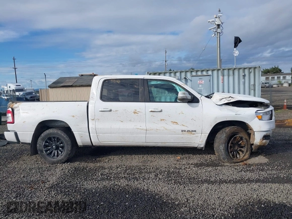 2020 Ram 1500 Big Horn z VIN 1C6SRFFT7LN128110, wystawiony jako IAAI lot #41885725 z przebiegiem 124 043 mil mil oraz . Historia ofert i sprzedaży dostępna na DreamBid. Obrazek 14.