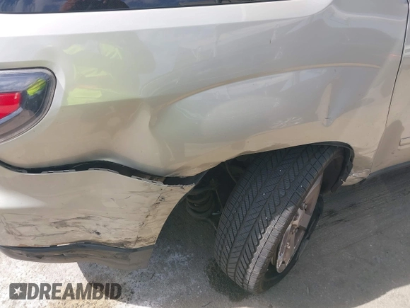 2014 GMC Acadia SLE with VIN 1GKKRNED5EJ290801, listed as a IAAI auction lot 41697380 with Not Provided miles and . Bid and sale history available at carsss.com. Image 6.