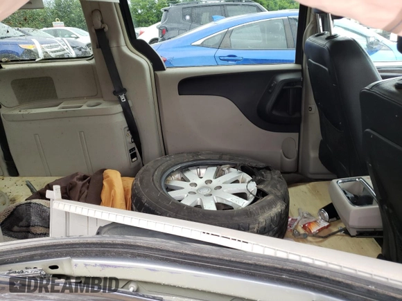 2014 Chrysler Town & Country Touring with VIN 2C4RC1BG9ER435272, listed as a Copart auction lot 57973154 with 190,381 mi miles and Non Repairable. Bid and sale history available at carsss.com. Image 11.