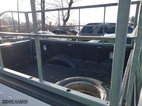 2019 Ford F-150 XL with VIN 1FTMF1CB5KKC45676, listed as a IAAI auction lot 41526334 with 220,464 mi miles. Bid and sale history available at carsss.com. Image 8.