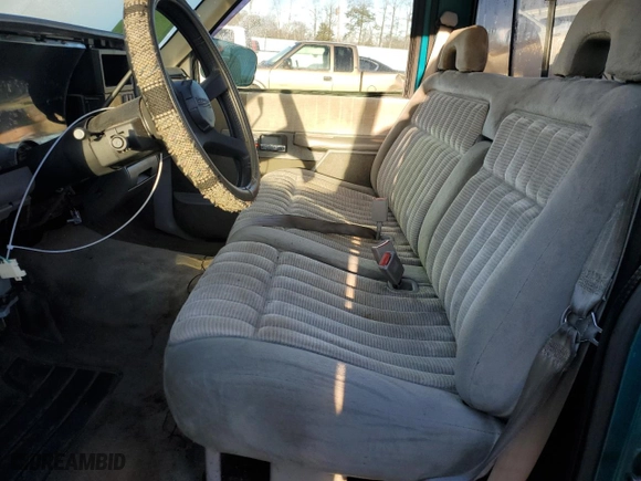 1993 Chevrolet C/K 1500 with VIN 1GCDC14K2PZ160171, listed as a Copart auction lot 87267624 with 180,242 mi miles and Salvage Title. Bid and sale history available at carsss.com. Image 7.