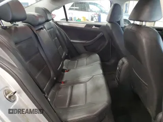 2013 Volkswagen Jetta SE z VIN 3VWDX7AJ5DM255319, wystawiony jako Copart lot #53966435 z przebiegiem 155 561 mil mil oraz Szkoda całkowita • Salvage title. Historia ofert i sprzedaży dostępna na DreamBid. Obrazek 10.
