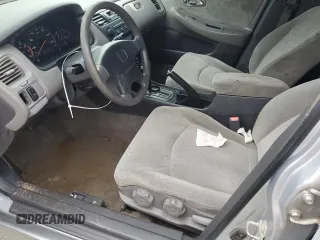 2001 Honda Accord LX z VIN 1HGCG564X1A135855, wystawiony jako Copart lot #57346815 z przebiegiem 235 585 mil mil oraz Szkoda całkowita • Salvage title. Historia ofert i sprzedaży dostępna na DreamBid. Obrazek 7.