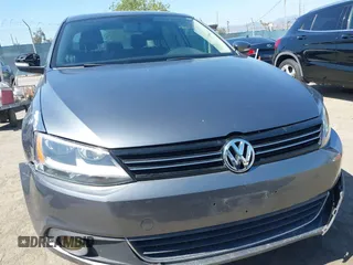 2013 Volkswagen Jetta SE with VIN 3VWDP7AJ8DM436818, listed as a IAAI auction lot 42386196 with 121,043 mi miles and . Bid and sale history available at DreamBid. Image 12.