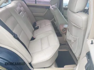 1990 Mercedes-Benz 300 E с VIN WDBEA30D5LB186360, выставлен на аукционе IAAI как лот 42502197 с пробегом 226 135 миль миль и . История ставок и продаж доступна на DreamBid. Изображение 8.