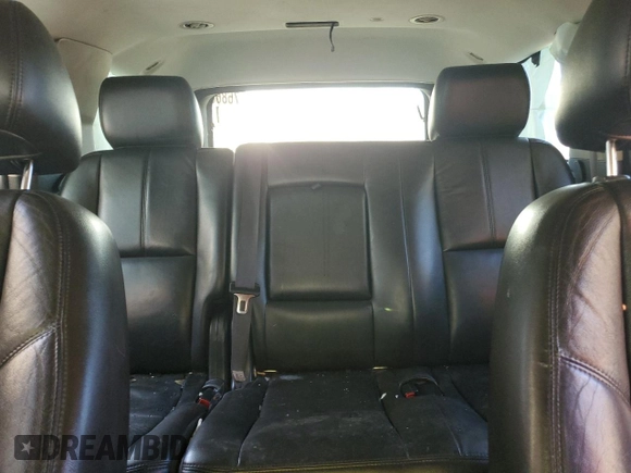 2011 Chevrolet Tahoe LT z VIN 1GNSKBE04BR355654, wystawiony jako Copart lot #52417365 z przebiegiem 181 771 mil mil oraz Nie do naprawy • Non repairable. Historia ofert i sprzedaży dostępna na DreamBid. Obrazek 10.