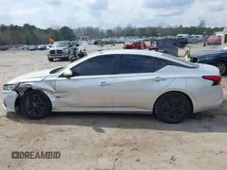2020 Nissan Altima 2.5 S with VIN 1N4BL4BVXLC208122, listed as a IAAI auction lot 41652097 with 121,291 mi miles. Bid and sale history available at carsss.com. Image 14.