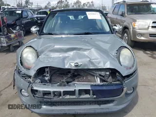 2016 MINI Hardtop 4 Door z VIN WMWXU1C52G2A93506, wystawiony jako IAAI lot #41920473 z przebiegiem 101 635 mil mil oraz . Historia ofert i sprzedaży dostępna na DreamBid. Obrazek 12.