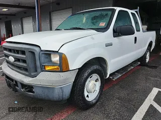 2005 Ford F-250 XL z VIN 1FTNX20585EB69766, wystawiony jako IAAI lot #42469690 z przebiegiem 151 197 mil mil oraz . Historia ofert i sprzedaży dostępna na DreamBid. Obrazek 26.