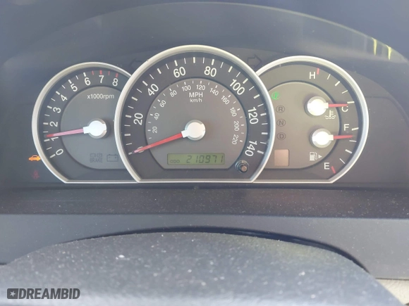 2007 Kia Sorento EX with VIN KNDJC736575664988, listed as a IAAI auction lot 42029443 with 210,971 mi miles. Bid and sale history available at carsss.com. Image 7.