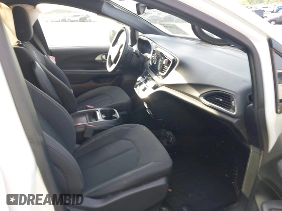 2018 Chrysler Pacifica Touring Plus with VIN 2C4RC1FG5JR235381, listed as a IAAI auction lot 42096588 with 91,998 mi miles and . Bid and sale history available at DreamBid. Image 5.