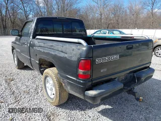 2001 Dodge 1500 z VIN 1B7HC16Y61S790892, wystawiony jako IAAI lot #41672516 z przebiegiem 204 495 mil mil oraz . Historia ofert i sprzedaży dostępna na DreamBid. Obrazek 6.