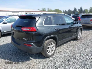 2016 Jeep Cherokee Altitude z VIN 1C4PJLCB5GW208005, wystawiony jako IAAI lot #42120987 z przebiegiem 179 423 mil mil oraz . Historia ofert i sprzedaży dostępna na DreamBid. Obrazek 4.