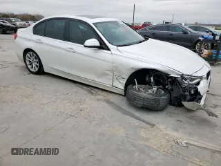 2018 BMW 3 Series 320i with VIN WBA8A9C54JAH12292, listed as a Copart auction lot 46130525 with 33,012 mi miles and Salvage Title. Bid and sale history available at carsss.com. Image 4.